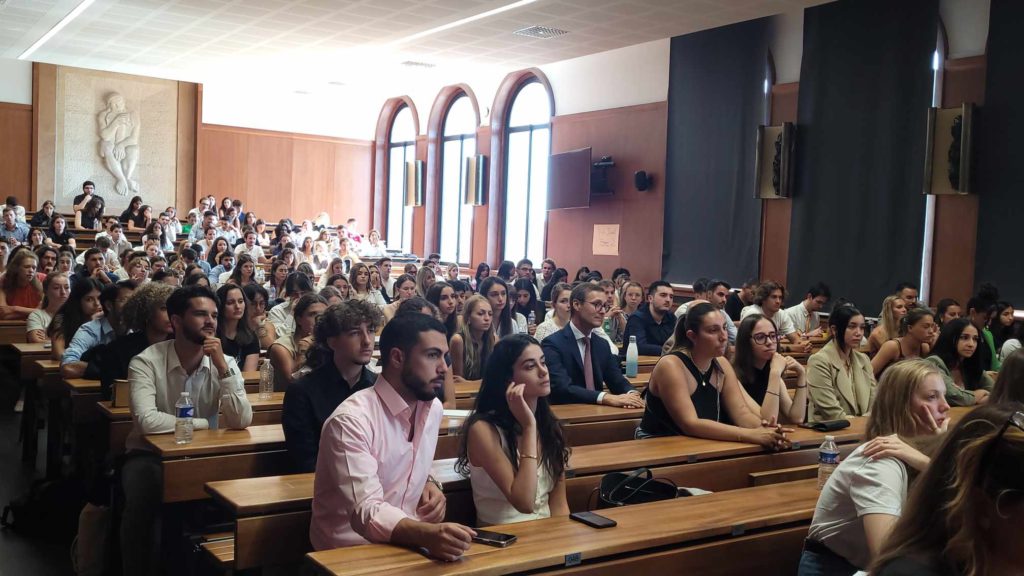 Les étudiants d'Aix-Marseille-université sont venus nombreux rencontrer l'ancien Premier ministre